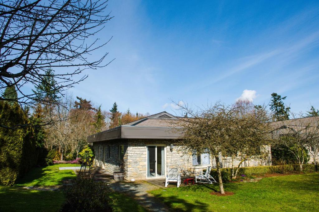 Garden L Beach | Cobble Hill