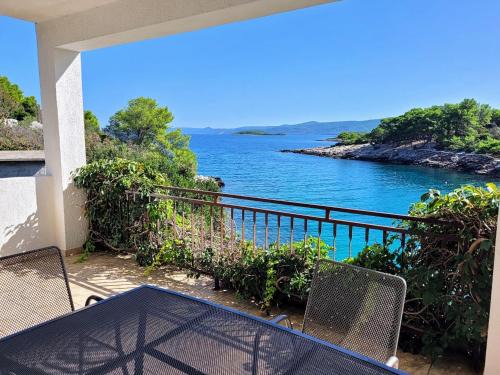 Buda | Cove Basina (Jelsa)