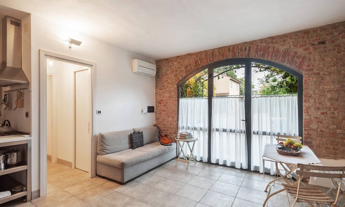 Quaint Mansion Stagno Lombardo Garden | Stagno Lombardo