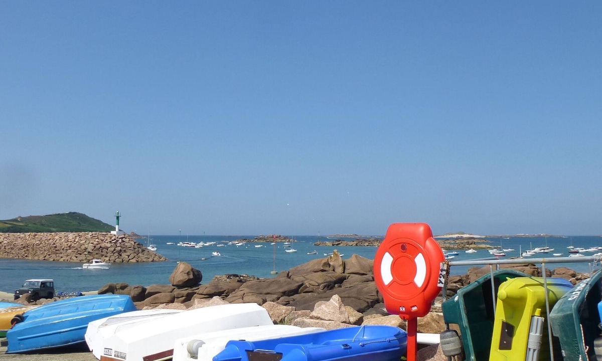 Holiday Accommodation The Beach Ploulec H | Becleguer