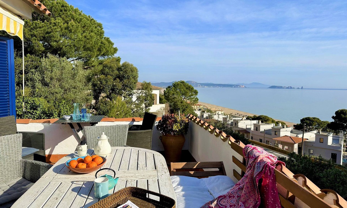 Ava Senia | Begur