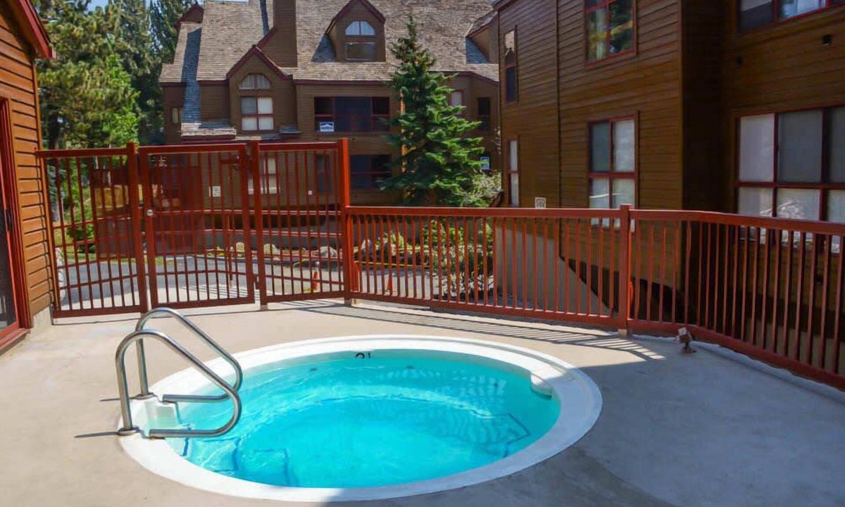 Aspen Creek | Mammoth Lakes
