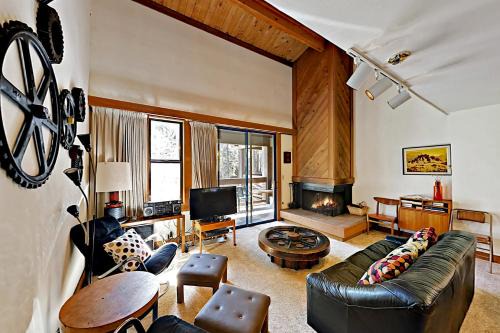 Grove | Truckee