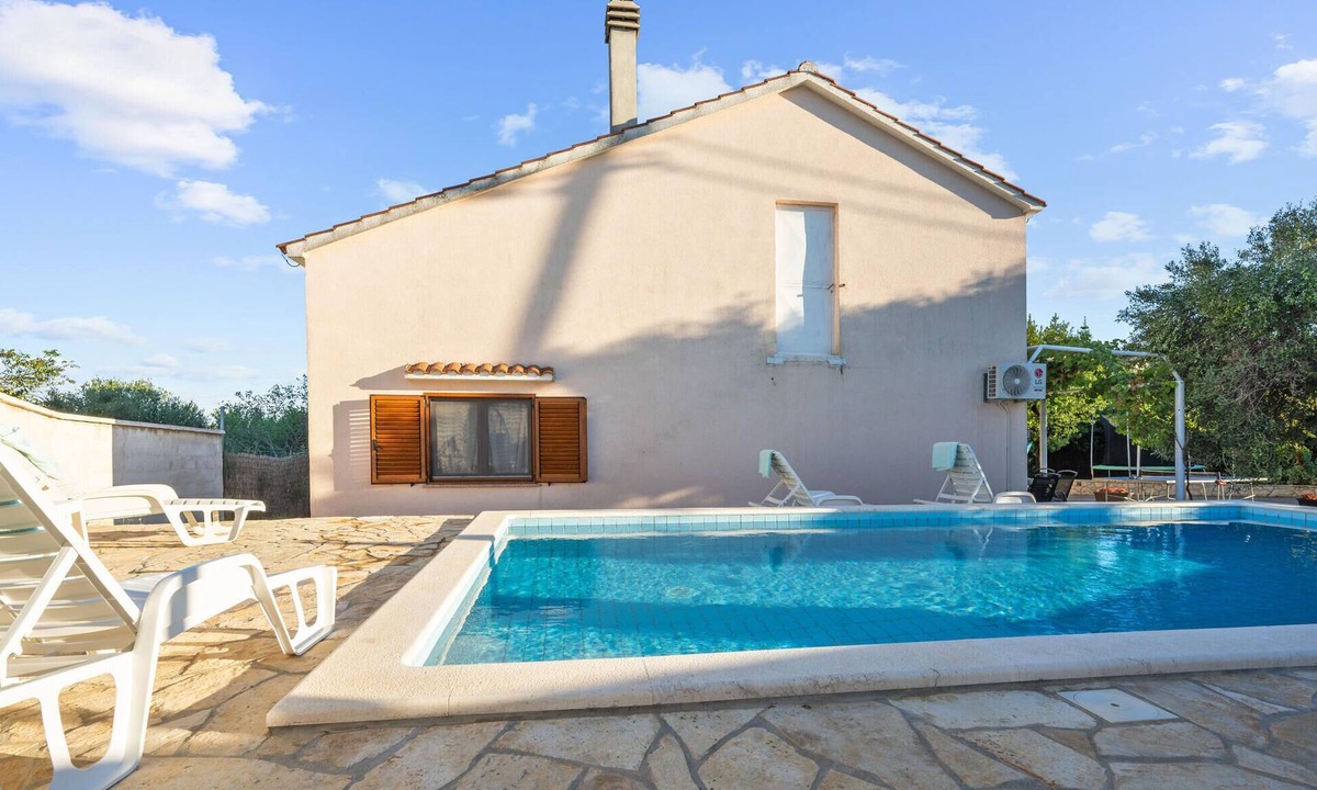 Accommodation Tinj | Tinj