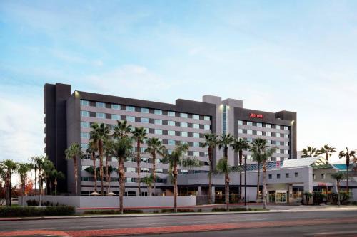 Bakersfield Marriott At The Convention | Downtown