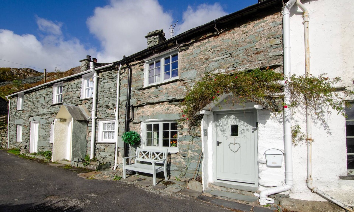 Bank | Chapel Stile