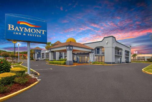 Baymont | Tillmans Corner