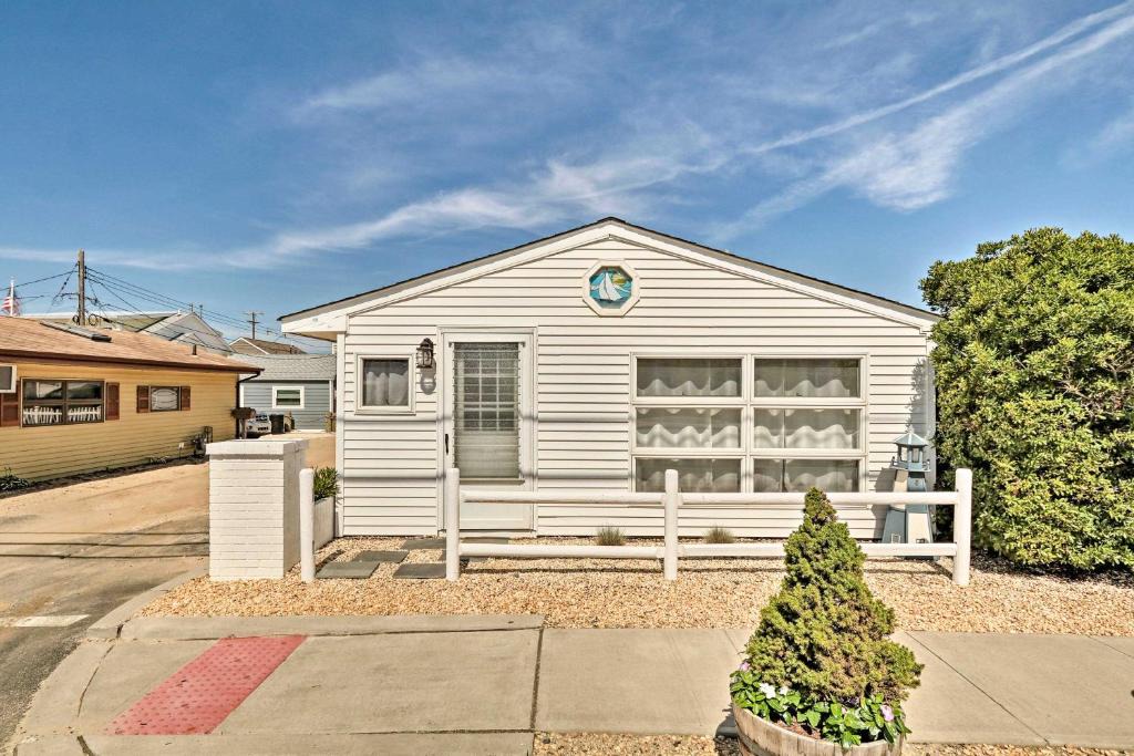 Lavallette Cottage Shower Patio | Ocean Beach III