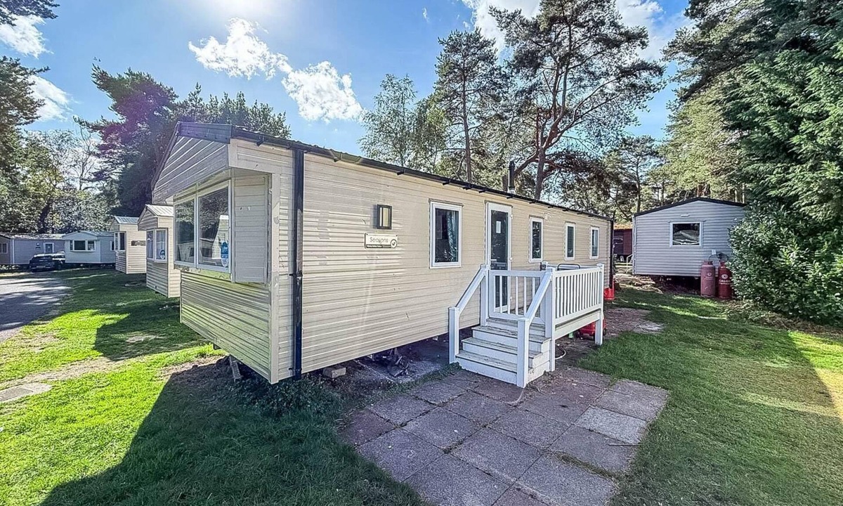 Berth Caravan At Duck Haven Park Norfolk | Belton