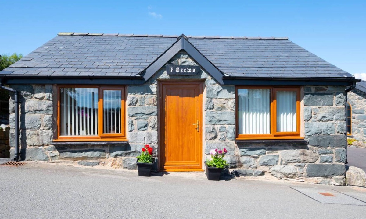 Becws | Trawsfynydd