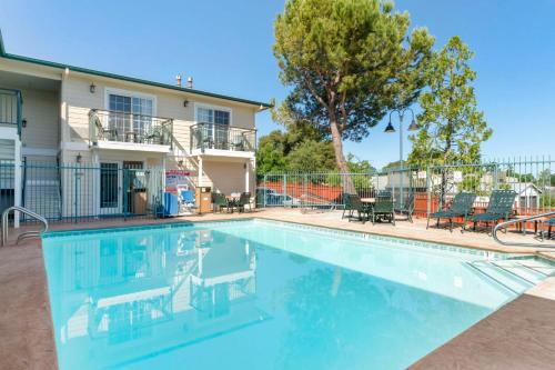 Cedar Inn | Altaville