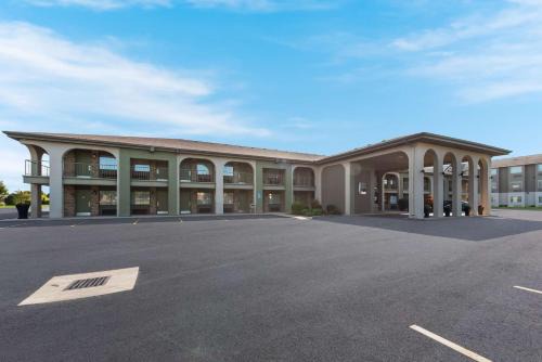 Executive Inn | Grove City