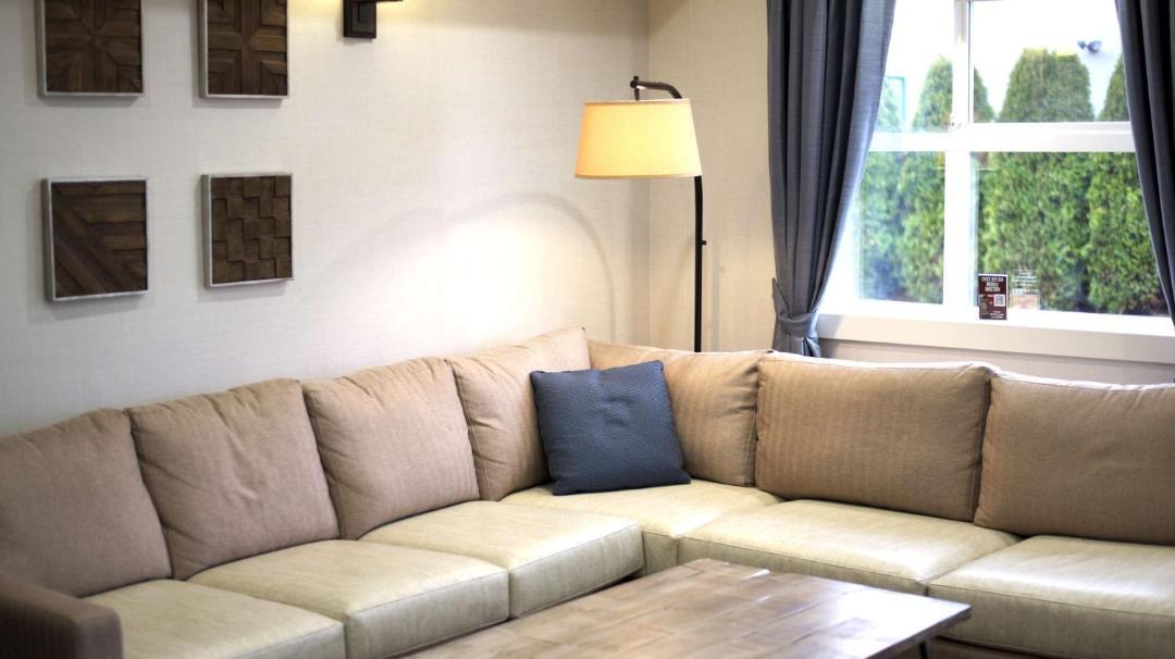 Inn | South Surrey