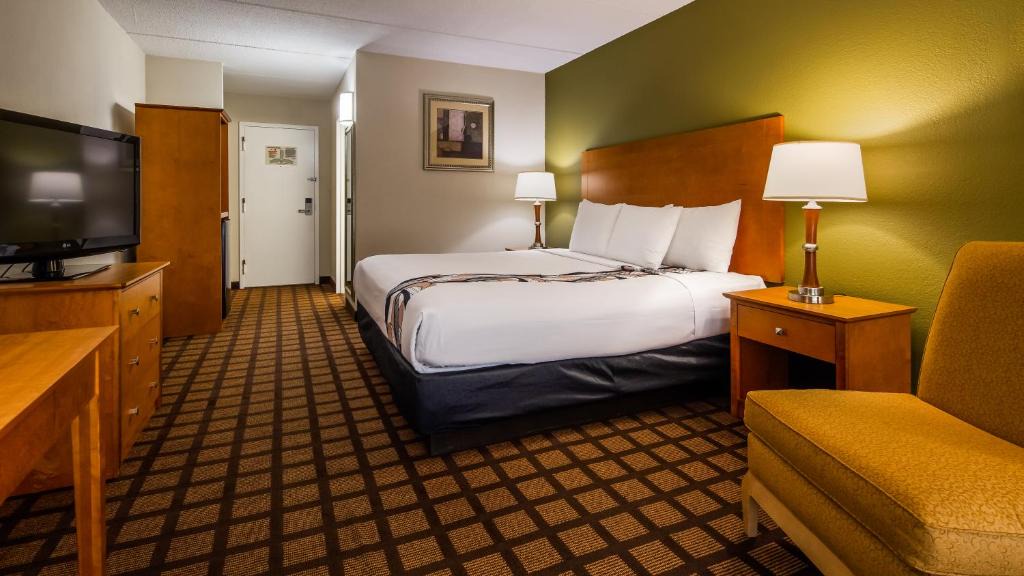 Naperville Inn | Hillside