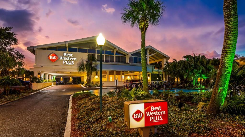 Yacht Harbor Inn | Downtown Dunedin