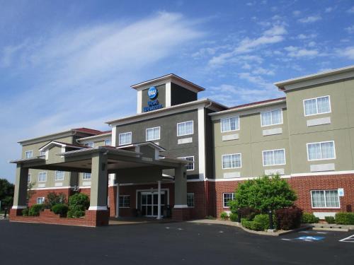 Hotel | Pine Bluff