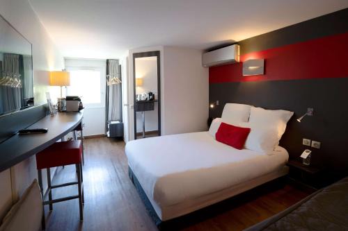 The Hotel Versailles | Buc