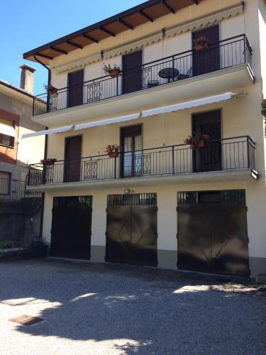 Betty | Mandello del Lario