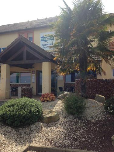 Brit Hotel Les Evens | Saint-Saturnin