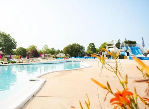 Bungalow Chambres Piscine Partagee Et Jardin Amenage Onzain | Coulanges