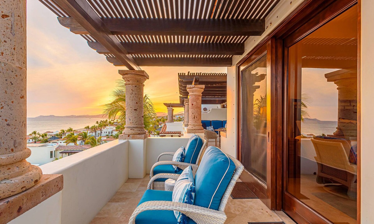 The Beachfront Club | Buzzards