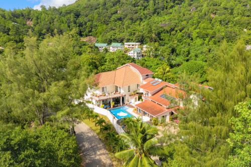Carana Hilltop Villa | Glacis