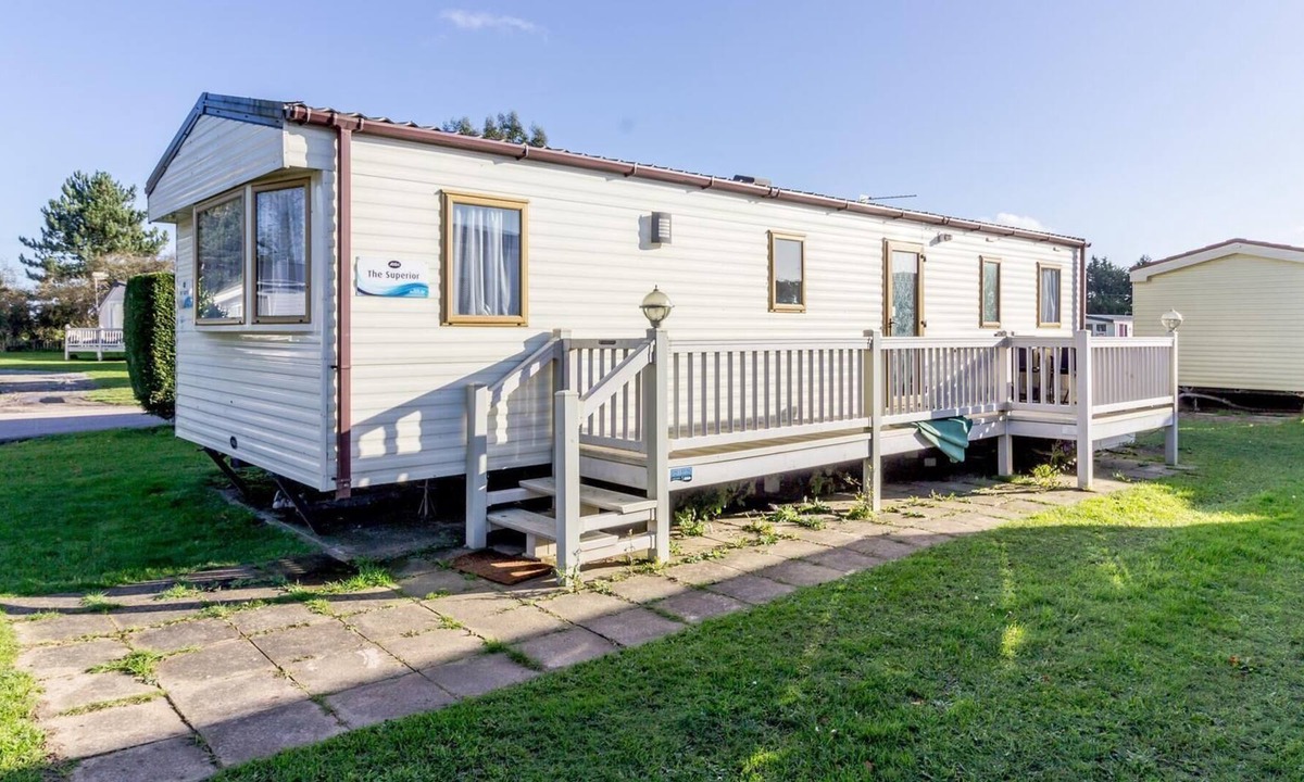 Bure Village Burgh Castle Great Yarmouth | Hopton