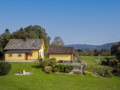 Gule Huset | Tysnes