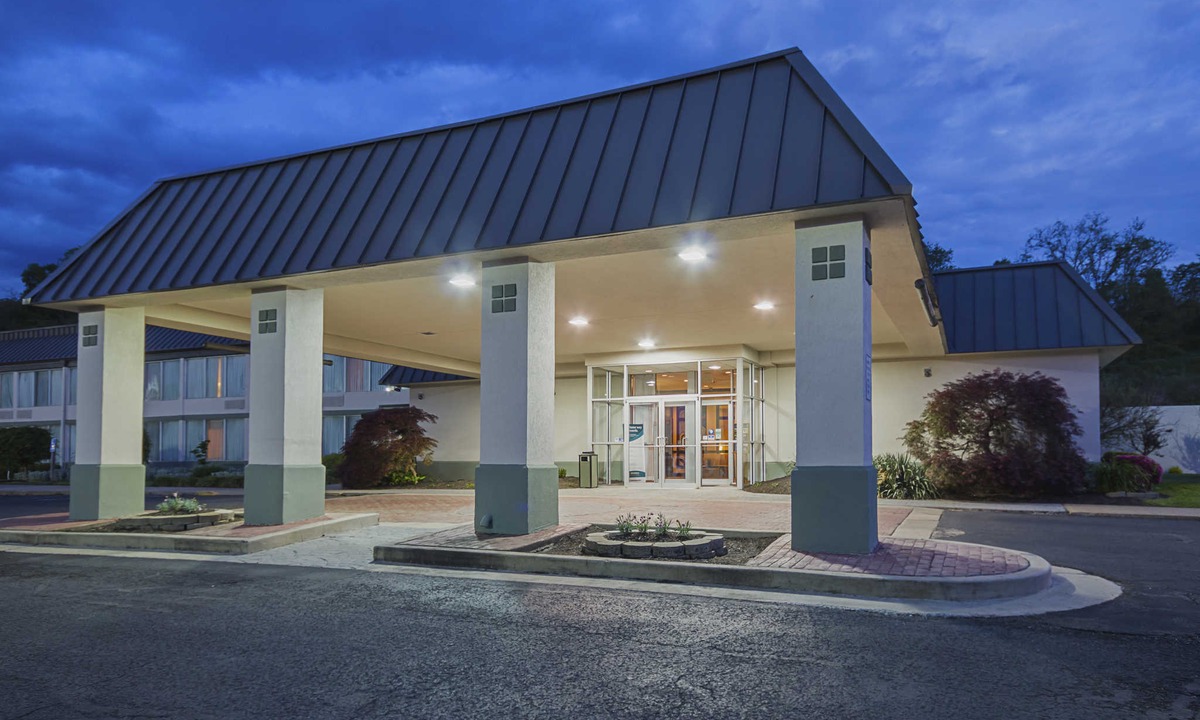Clarion Inn | Fairmont