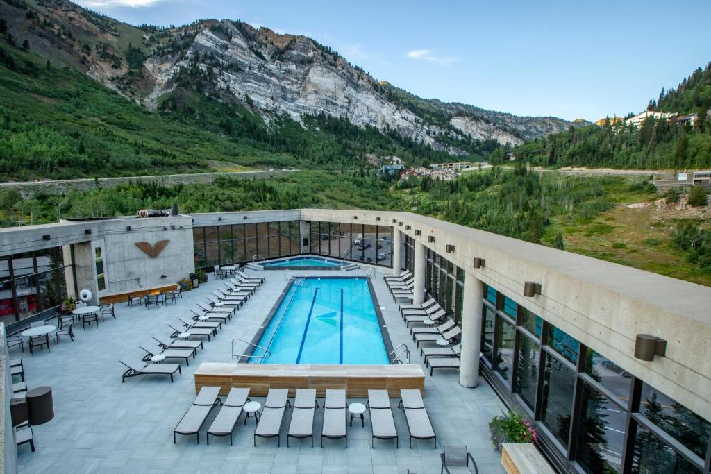 The Cliff Lodge | Salt Lake Mountain Resorts