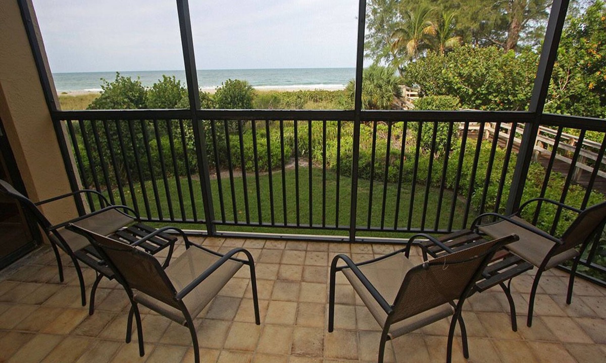 Villas Of Avignon Longboat Key | Whitney Beach