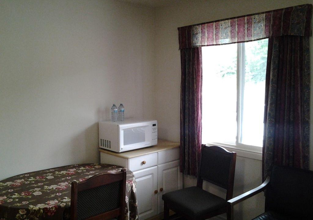 Colonial Inn Motel | Madoc