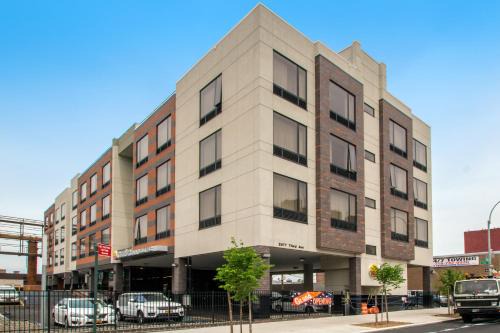 Comfort Inn Stadium | Mott Haven