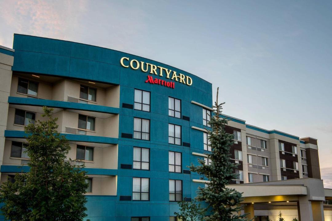 Courtyard | West Edmonton