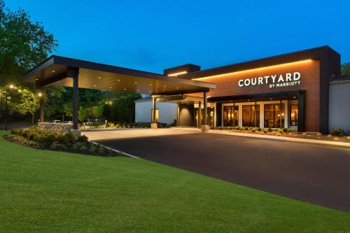 Courtyard | Red Bank - Tinton Falls
