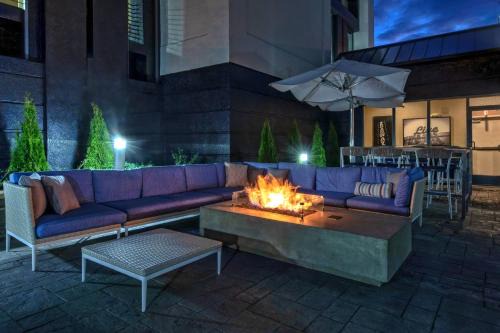 Courtyard | Music Row