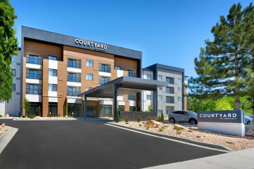 Courtyard | Sandy