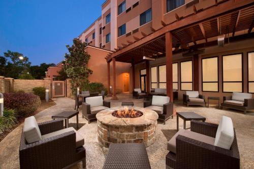 Courtyard | Tyler