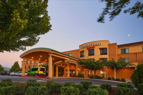 Courtyard Medford Airport | Medford