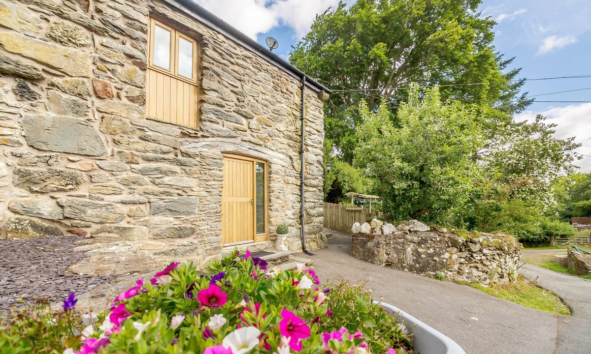 Crud Wennol | Cwmtirmynach