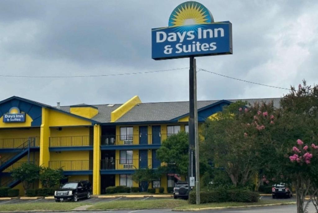 Days Inn | Tillmans Corner