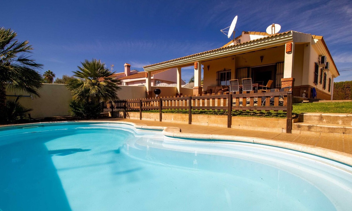 Chalet Con Piscina Privada Jardin | Pozo Del Camino