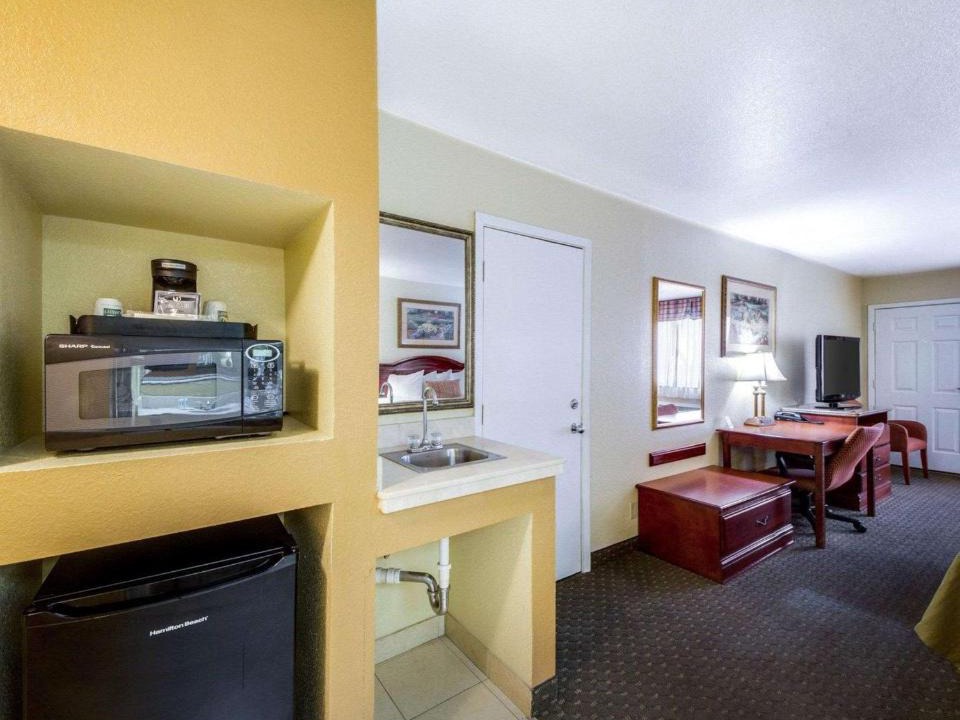 Econo Lodge Inn Suites Eagle | Eagle Pass