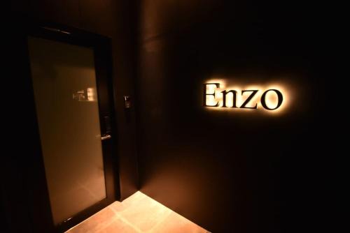 Enzo Uno Stay | Tamano