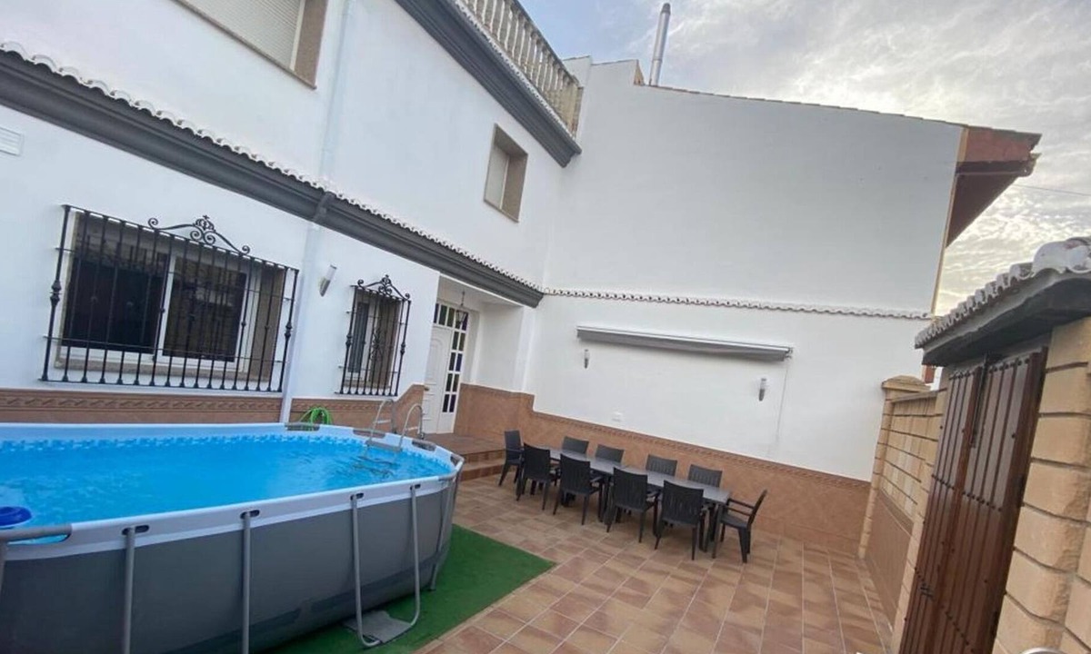 Montillana Swimming | Montillana