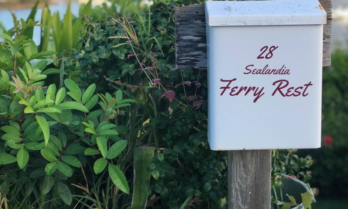 Ferry Rest Sealandia | Paget