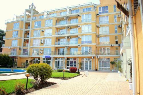 Flores Park | Sunny Beach