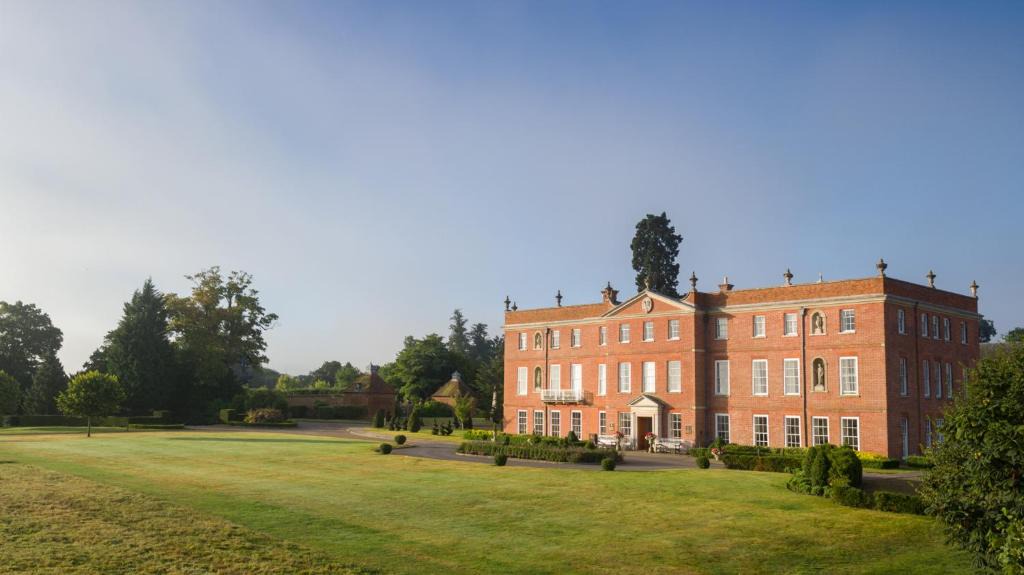 Seasons Hotel Hampshire | Dogmersfield