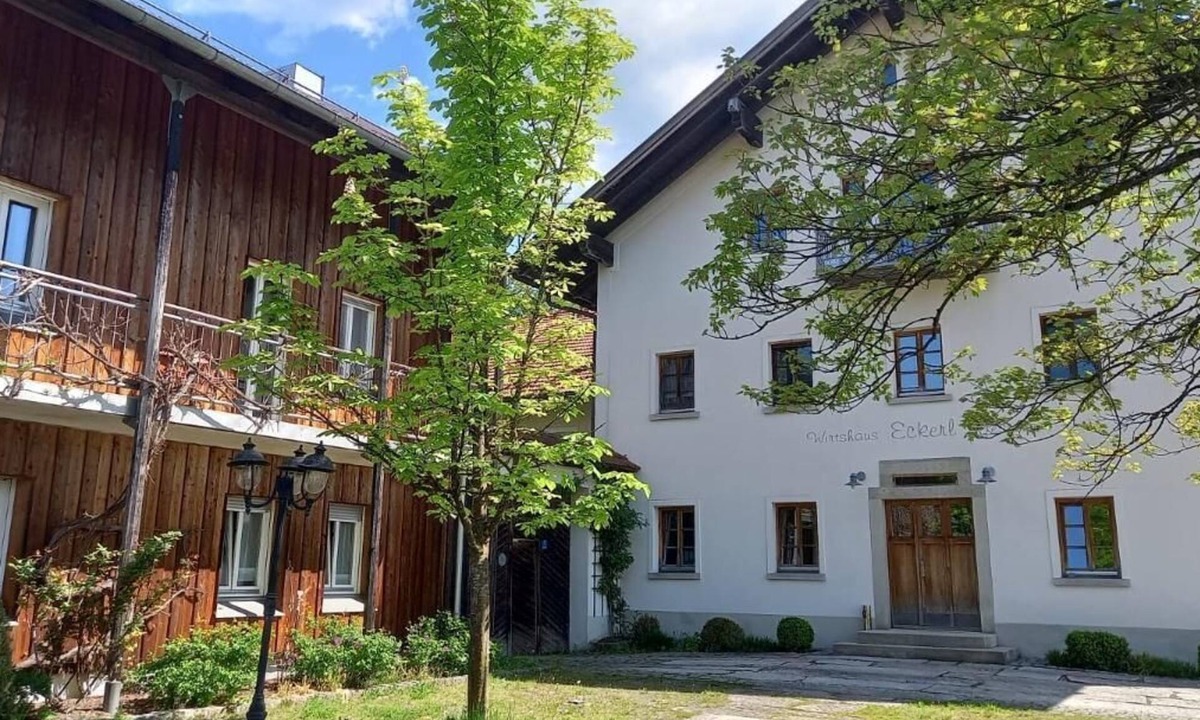 Geräumige Ferienwohnung Mit Balkon Auf Erlebnisbauernhof | Bohmzwiesel