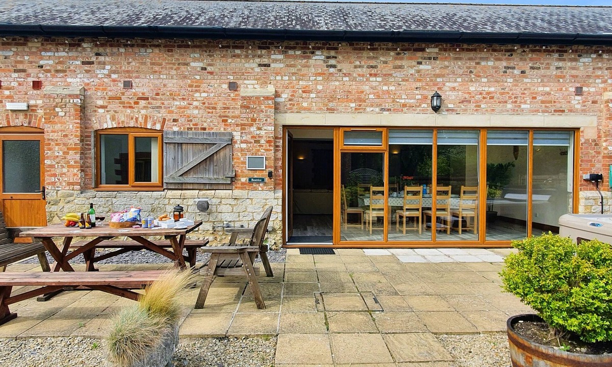 The Barn Holiday | Woolland